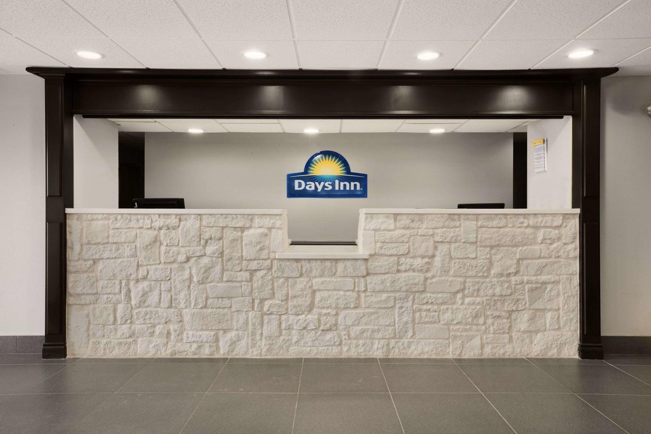 Days Inn & Suites By Wyndham Kinder Exterior photo